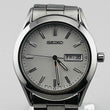 Load image into Gallery viewer, SEIKO 7N43-9080 Quartz white dial small scratches on bezel and straps 35.9mm
