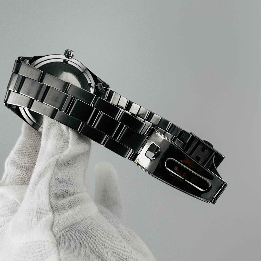 SEIKO 7N43-9080 Quartz white dial small scratches on bezel and straps 35.9mm