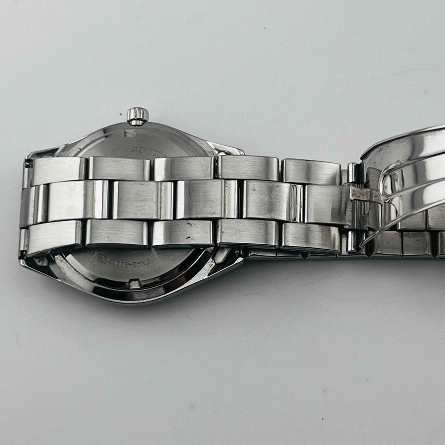 SEIKO 7N43-9080 Quartz white dial small scratches on bezel and straps 35.9mm