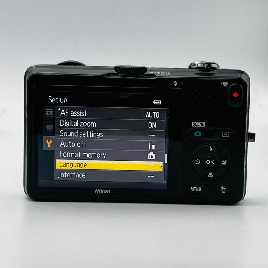 NIKON COOLPIX NIKKOR 5X WIDE OPTICAL ZOOM 50-25.0mm 1;3.9-5.8 VR With battery