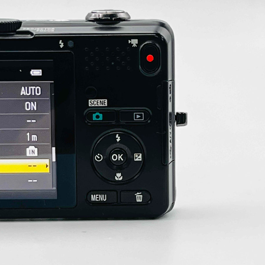 NIKON COOLPIX NIKKOR 5X WIDE OPTICAL ZOOM 50-25.0mm 1;3.9-5.8 VR With battery