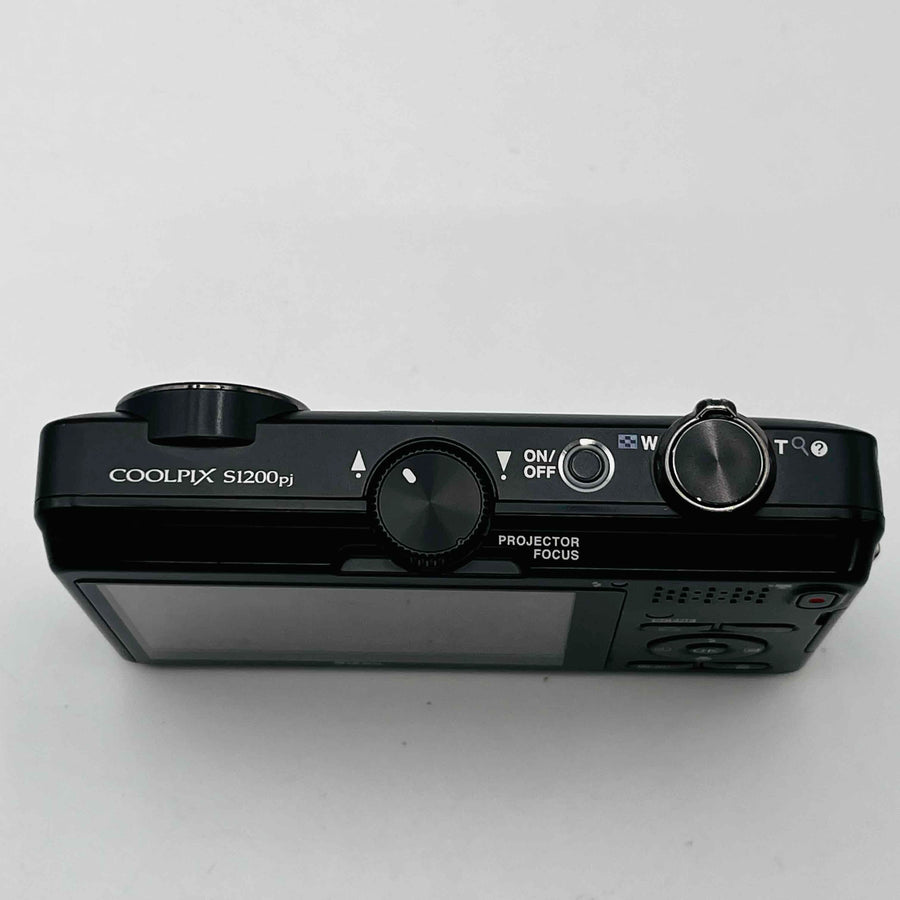 NIKON COOLPIX NIKKOR 5X WIDE OPTICAL ZOOM 50-25.0mm 1;3.9-5.8 VR With battery