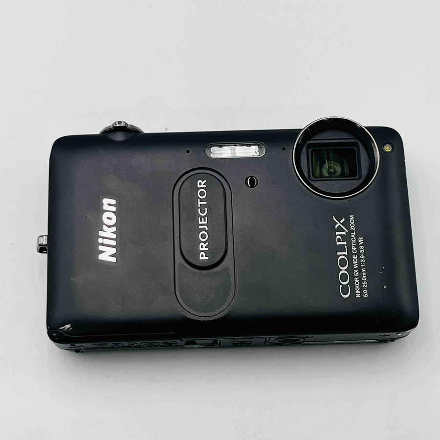 NIKON COOLPIX NIKKOR 5X WIDE OPTICAL ZOOM 50-25.0mm 1;3.9-5.8 VR With battery