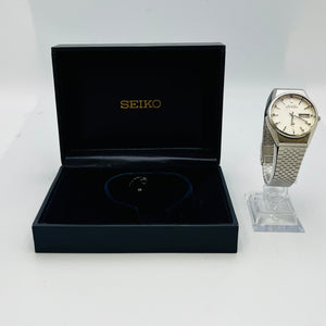 SEIKO KING QUARTZ 0852-8025 white dial day date 32.1mm