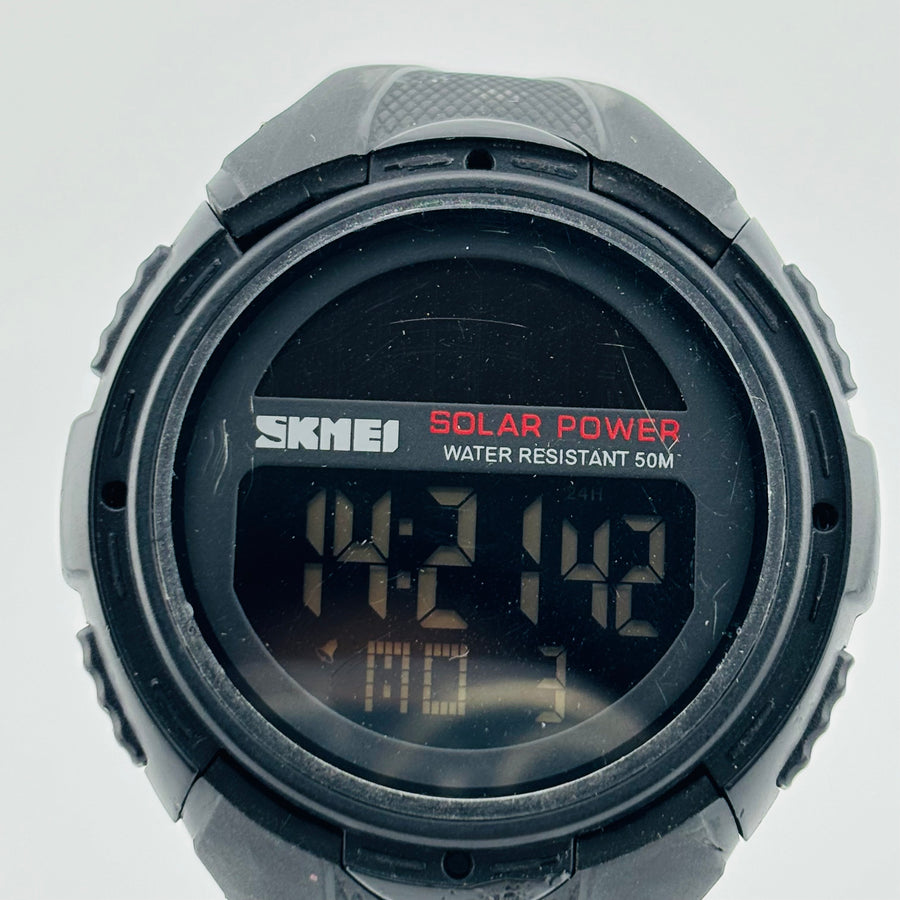 SKMEI 1405 Solar Windshield has scratches 5ATM waterproof Digital Sports Watch 52.3mm