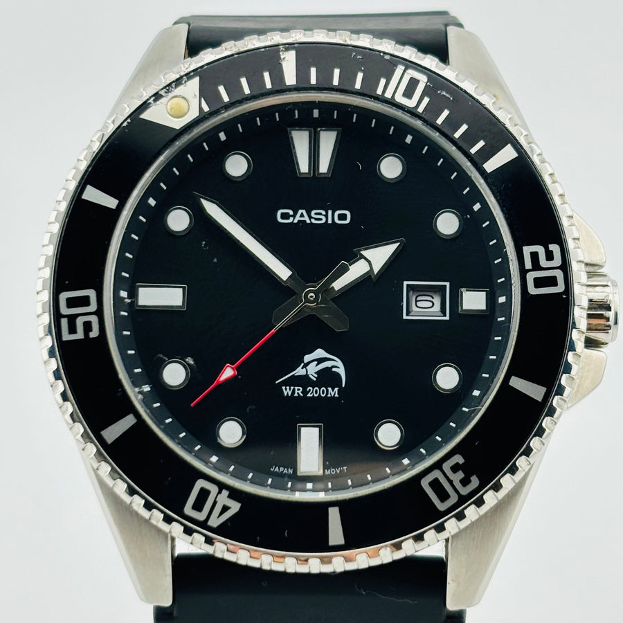 CASIO MDV-106 There are scratches on the windshield and case  Divers Swordfish 43.4mm