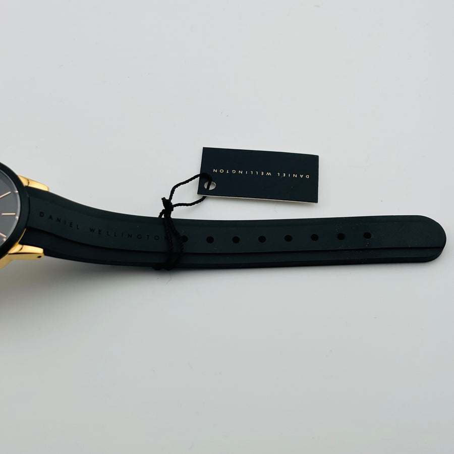 DANIEL WELLINGTON Iconic Motion DW00100425 Quartz Water resistant to 10 ATM 31.9mm